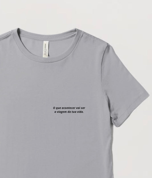 T-shirt manga curta - Mulher - O que vai acontecer vai ser a viagem da tua vida.